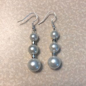 Silver pearl hook earrings// Gold pearl hook earrings